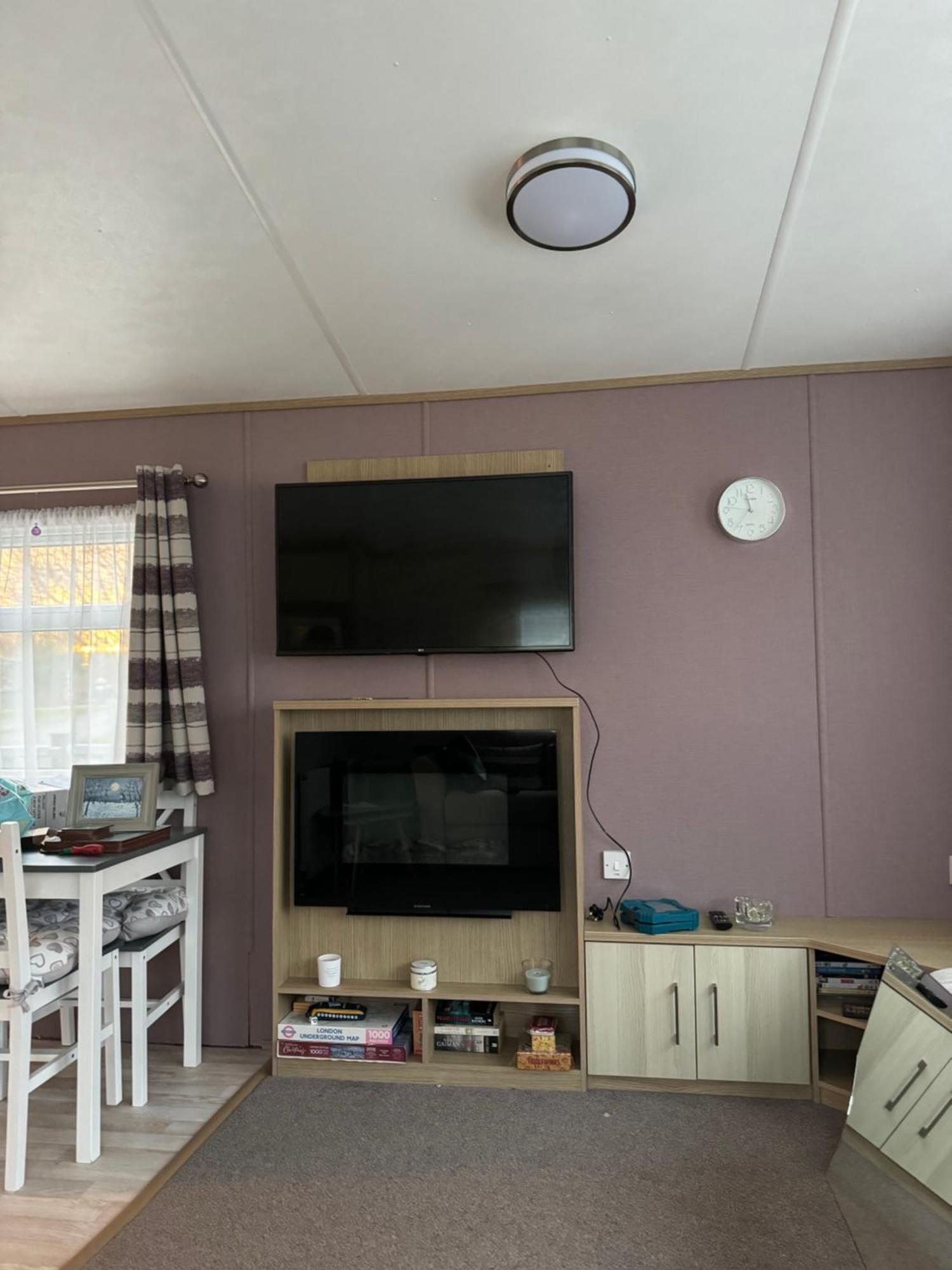 2 Bedroom Lakeview Lodge - Ensuite & Balcony Deck Карнфорт Екстер'єр фото