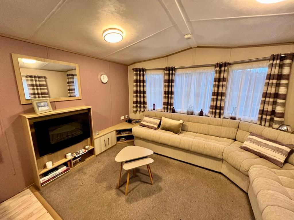 2 Bedroom Lakeview Lodge - Ensuite & Balcony Deck Карнфорт Екстер'єр фото