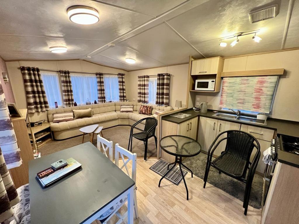 2 Bedroom Lakeview Lodge - Ensuite & Balcony Deck Карнфорт Екстер'єр фото