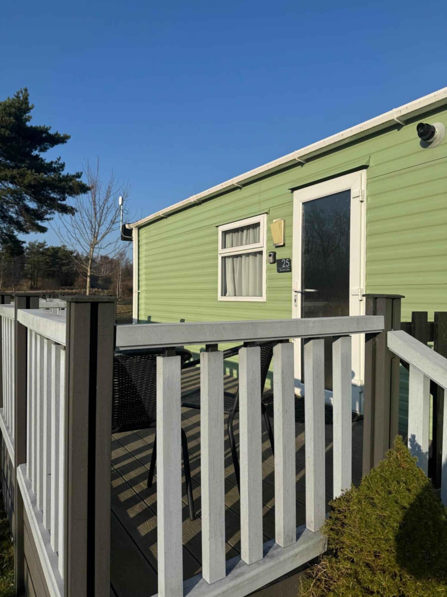 2 Bedroom Lakeview Lodge - Ensuite & Balcony Deck Карнфорт Екстер'єр фото